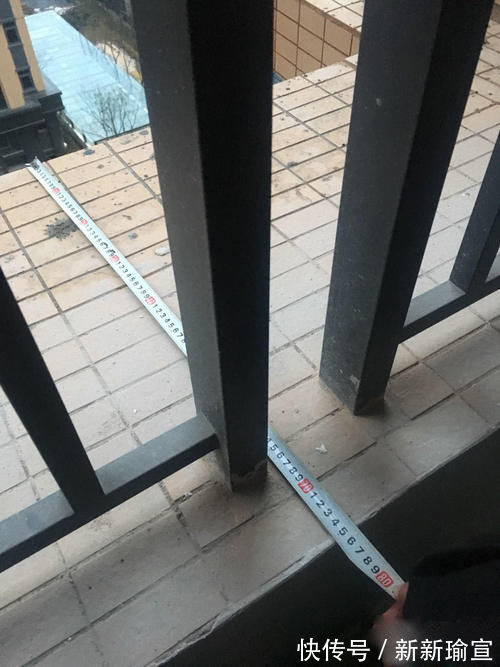 防护栏|房子买在腰线层,阳台外面腰线宽50公分,比别的户型晒东西更方便