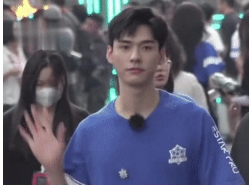 中餐廳|龔俊綜藝錄制生圖，無精修無美顏狀態(tài)真實，顏值讓人看傻眼