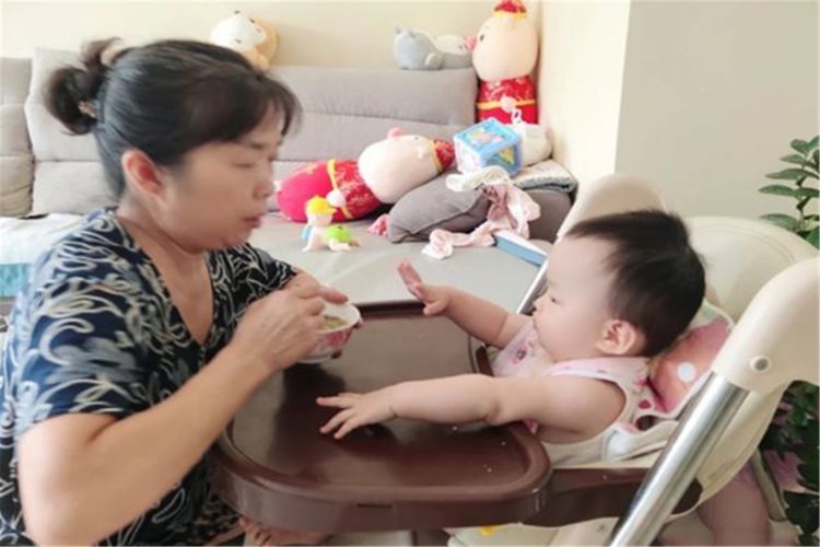 住院|8个月大宝宝吃了这种辅食后住院，医生：不是所有食物都能叫辅食