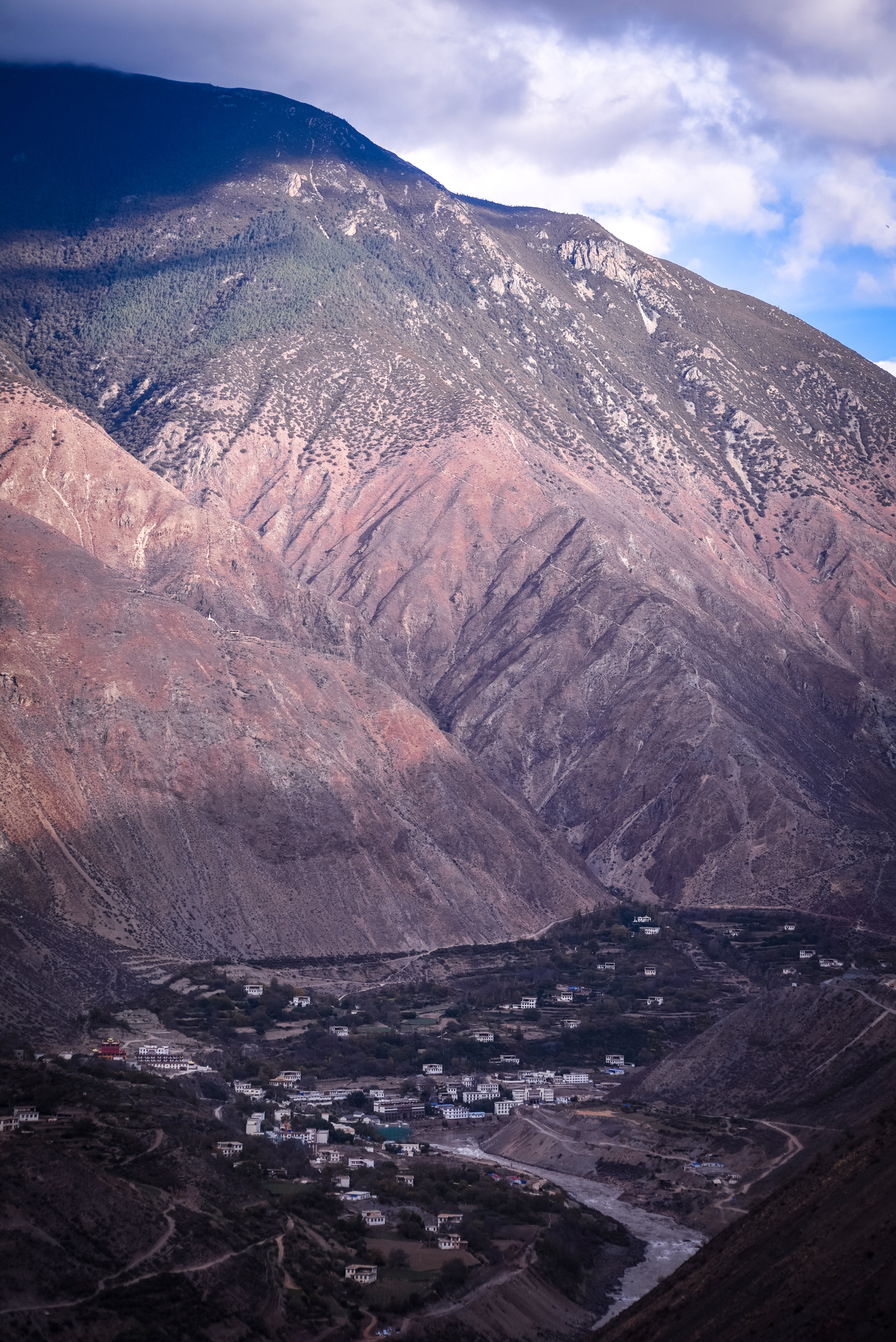 自驾横断山脉：1000公里大环线，澜沧江边转山，之后泡温泉