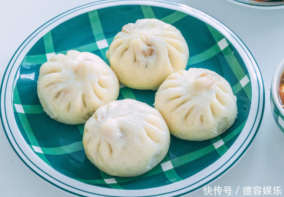 做韭菜馅包子,如何保持翠绿不变色调馅时记得多做一步