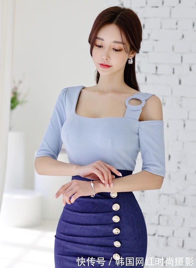 粼波曼妙芳菲烟云露肩|孙允珠高清时尚搭配:粼波曼妙芳菲烟云露肩包臀裙