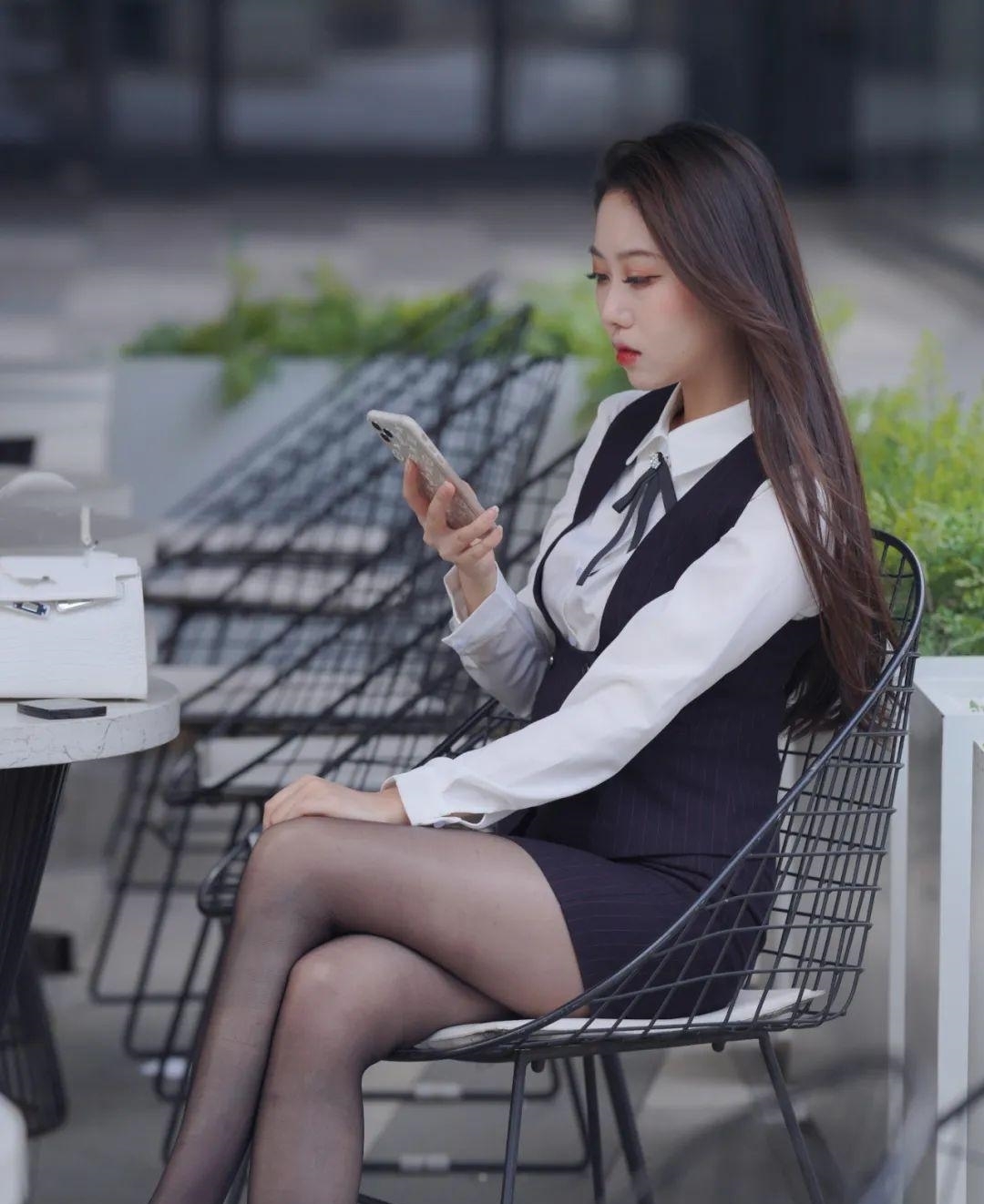 颜值 这样的颜值和身材,穿职业装也可以超好看