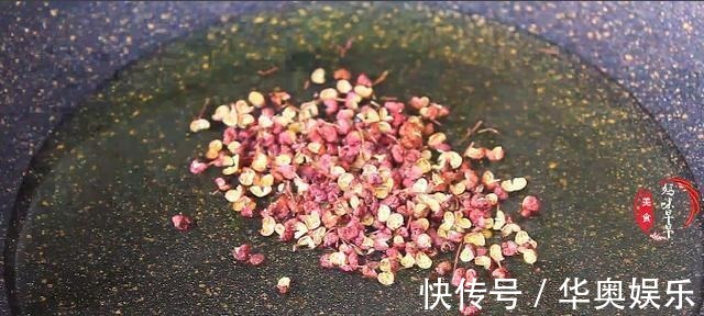 拌凉菜时,最忌直接加生抽,记住“211”,拌什么凉菜都香