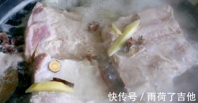 做扣肉时，猪肉焯水还是油炸弄错了不好吃还腥气，教你正确方法！