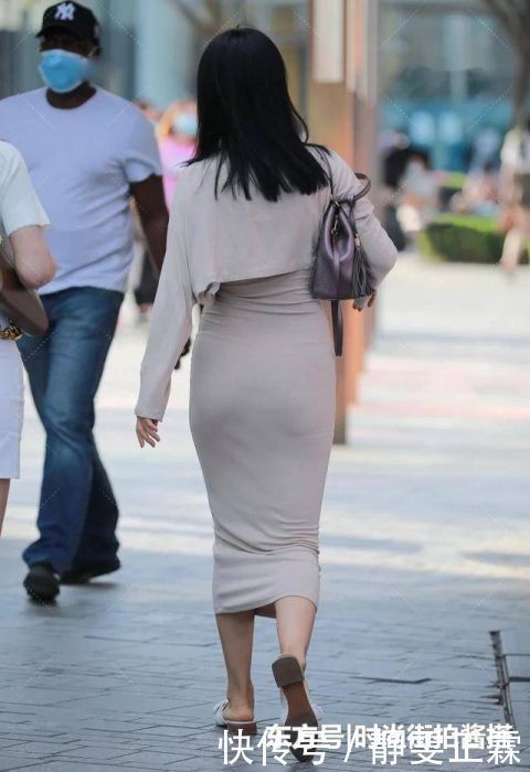 远远的看去就是妥妥的“小仙女”一枚,年轻且美丽