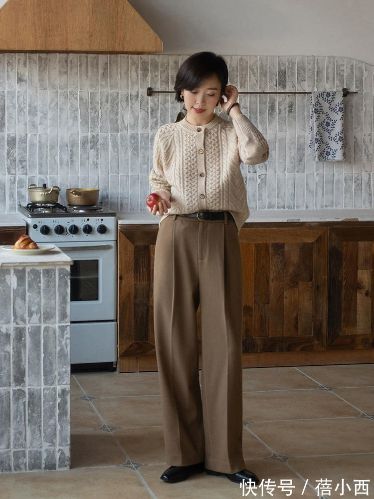 博主|少女感过时了,40岁的女性还是要多穿“毛衣开衫”,优雅又大气