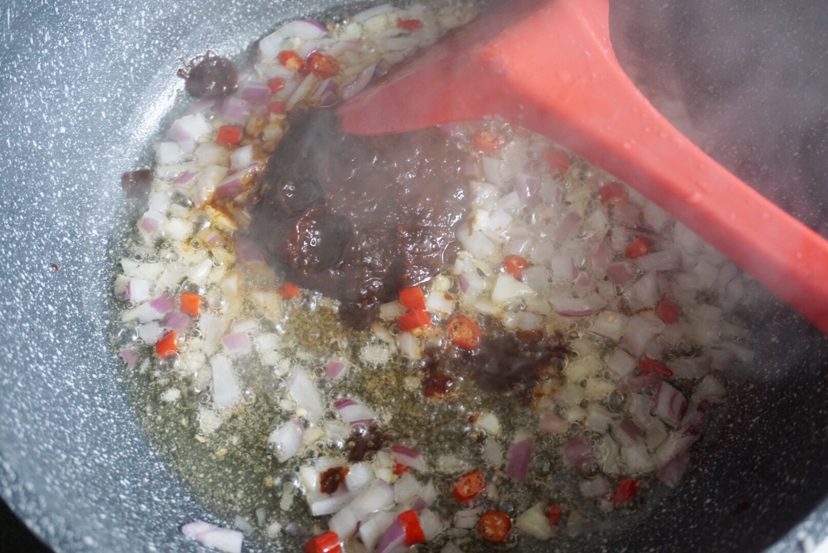 家常红烧豆腐这样做,嫩滑入味,几分钟完成