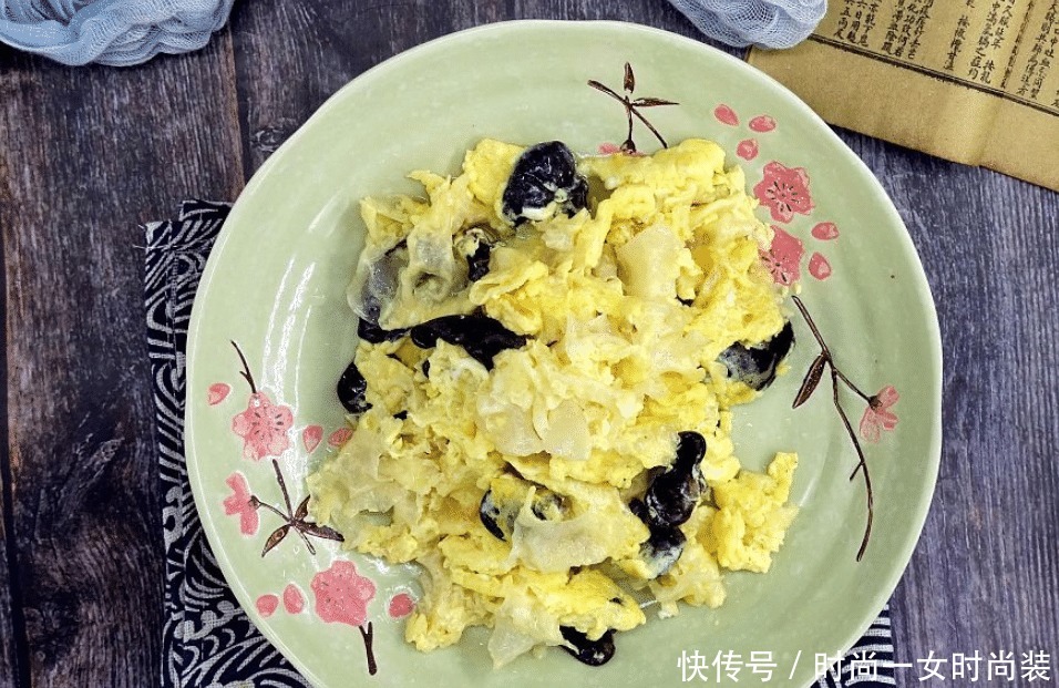 木耳|穷人的“阿胶”就是它,隔三差五吃,气血双补,肌肤红润细腻