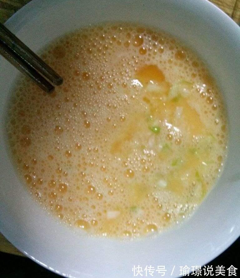 蒸鸡蛋羹，别再傻傻加生水了，蒸前多做这1步，鸡蛋滑嫩入口即化