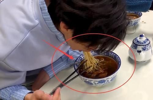 成毅|奔跑吧全员吃拉面：所有人口味都一样，唯独成毅与众不同