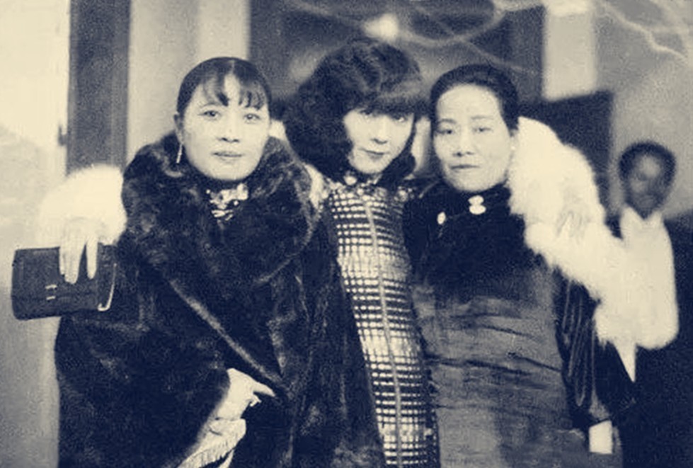 无法重拍瞬间:1米58的宋美龄,喝交杯酒的宋庆龄,图5人面桃花的林徽因