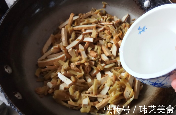 菜市场|2碗米饭都不够的下饭菜,不到十分钟就出锅,解腻去油又营养