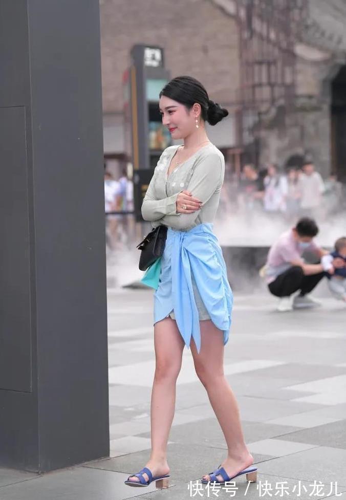 普通人|美女一看就不是普通人,气场十足,不亏为名门贵族的千金大小姐