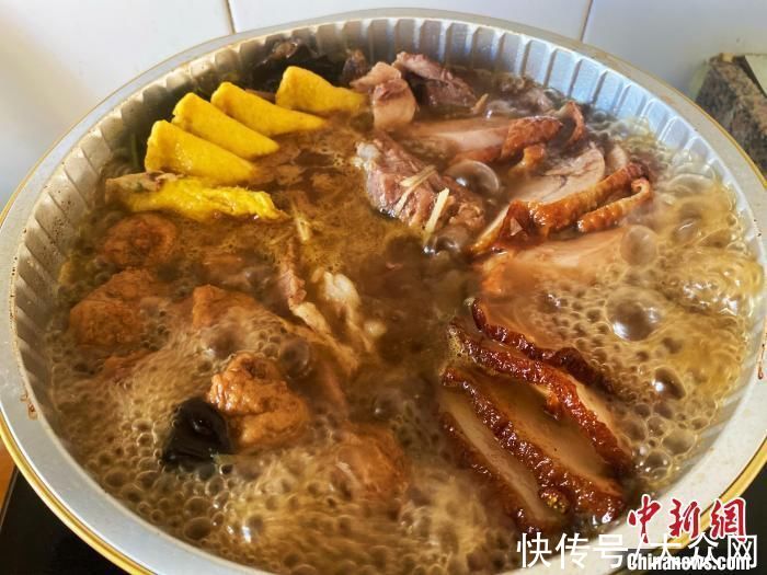 火锅|中国年的花样年夜饭：“锅气”里的年味儿