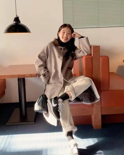 “奶奶裤+大衣”、“奶奶裤+羽绒服”才是真的时尚感十足!