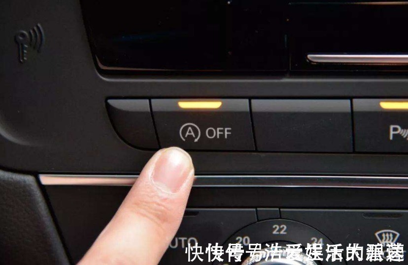 |搞笑外国人:爱美女士必看,生活中变美的小工具,你学到了么