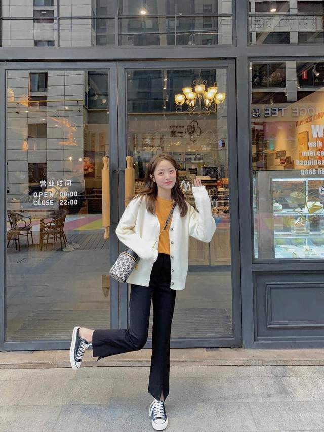 小个子|扔掉紧身裤吧!今年流行这几款,小个子初秋可以这样穿,百搭舒适