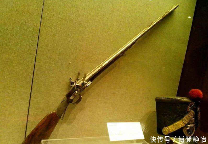 拿破仑|拿破仑战败后,遭英国国王如此羞辱,威灵顿元帅都看不下去了