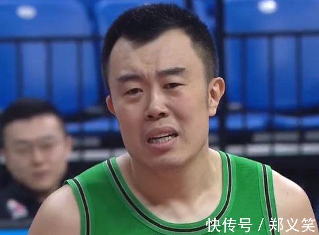 辽宁队|杨鸣抱怨裁判领技犯!郭艾伦爆发,2节轰19+6+4,林书豪半场9分
