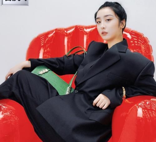 综艺 关系立显?刘雨昕带队友上综艺,全程和她黏在一起,却孤立孔雪儿