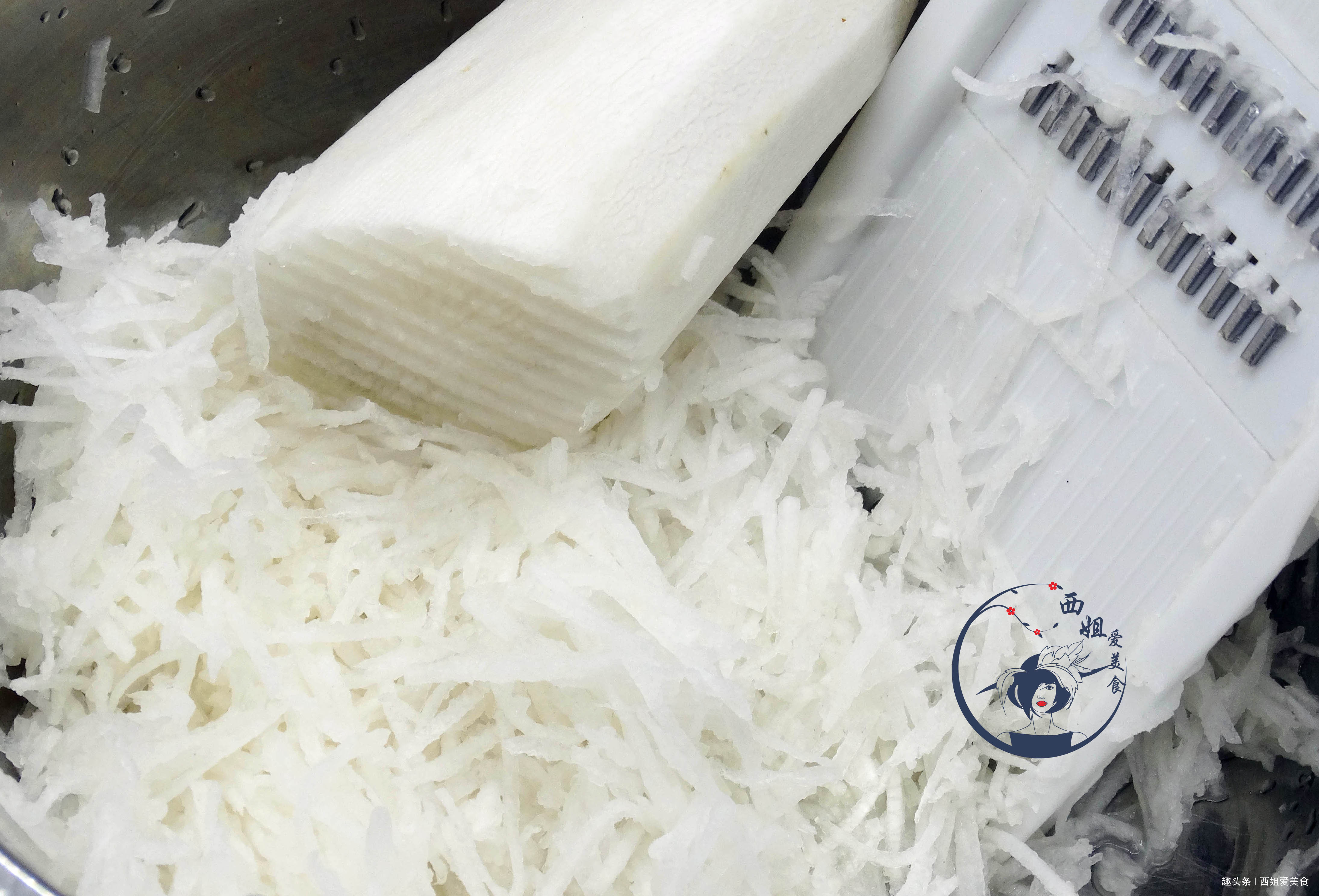 姥姥|做萝卜丸子时，放淀粉就不对了！教会你正确做法，外酥里嫩香极了