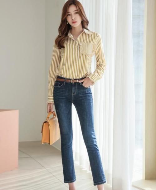 美女模特:牛仔裤穿出年轻活力,展现出美丽大方的气质