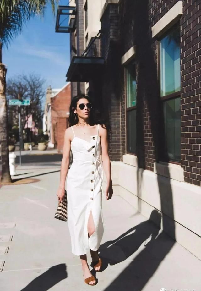 连衣裙|忘掉高跟鞋,“连衣裙+平底鞋”才是夏季王炸组合