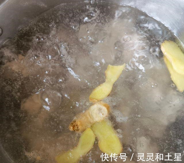 美食天下|十三香麻辣排骨，麻辣入味儿，好吃下饭！