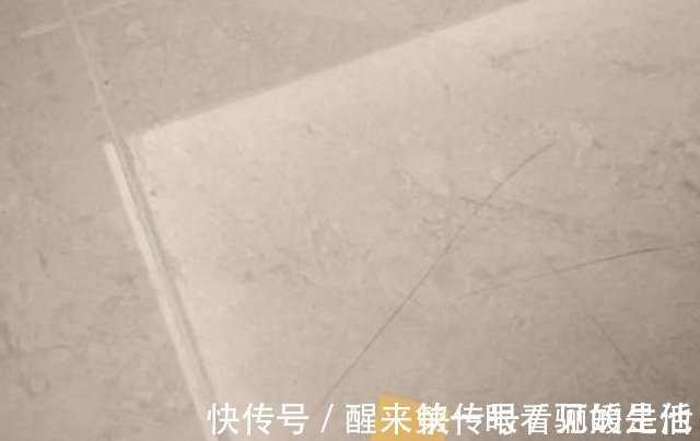 渗色|地板砖渗色处理妙招,地板砖划痕如何处理,地板砖划痕修复步骤