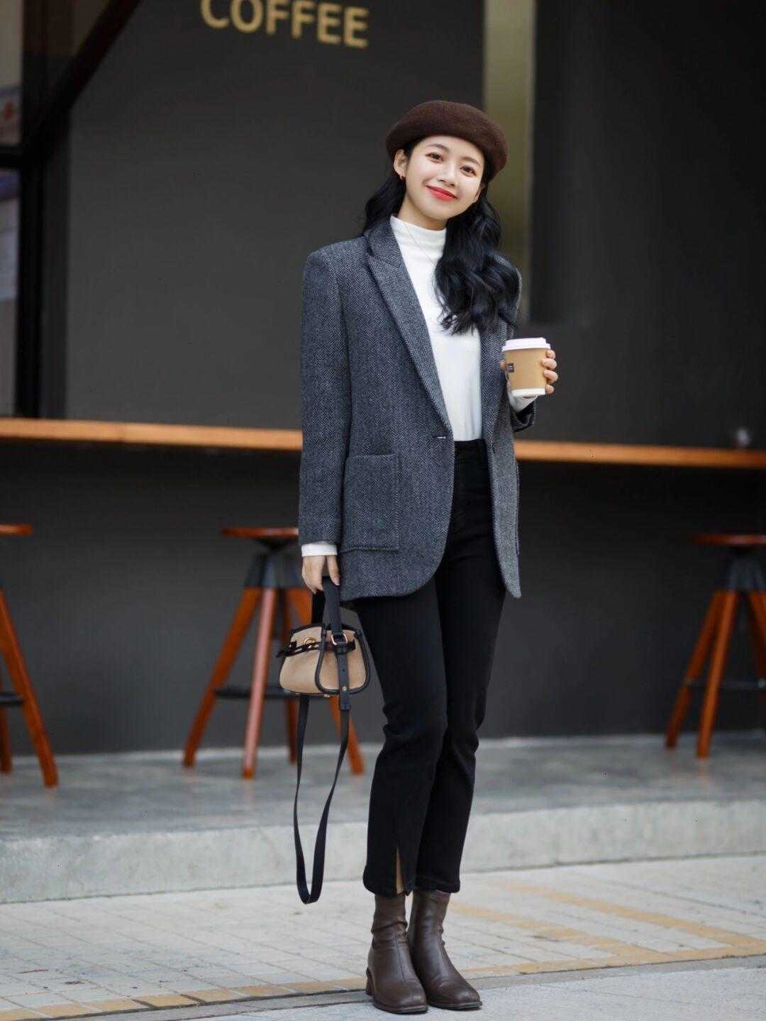 靴子 今年靴子流行“穿粗不穿细”,稳重大方又百搭,保暖舒适不累脚