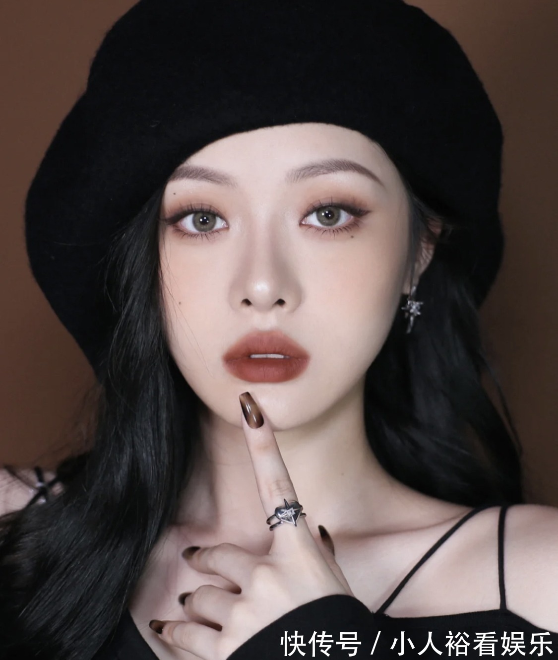 色号 没想到,初秋最受欢迎的口红色号是奶棕色,黄皮涂也显白温柔