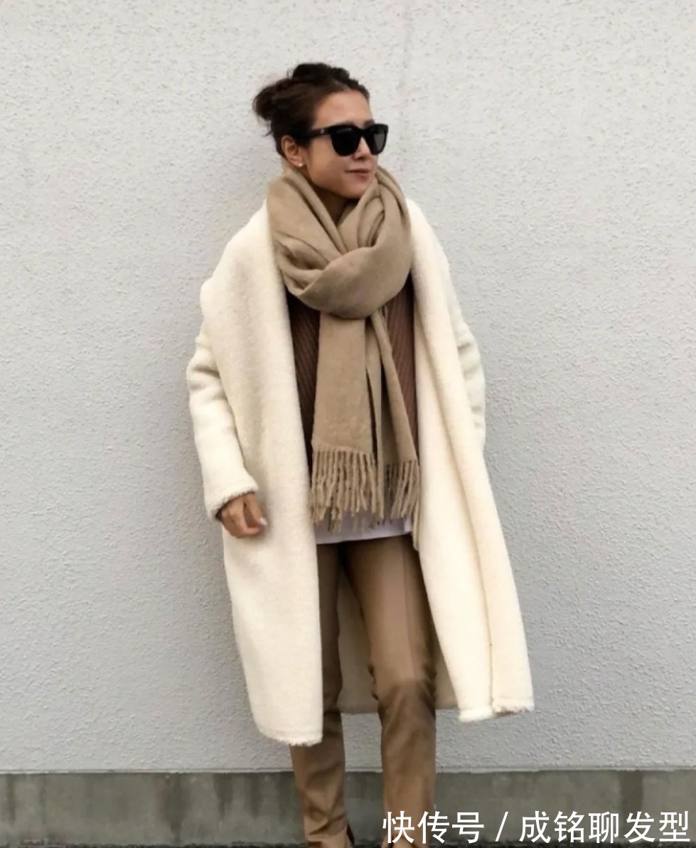 穿搭|女人过了五十岁就别乱穿,学学她的减龄穿搭,好看保暖又显年轻