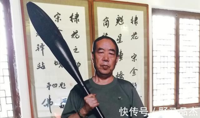 书法家!他写一副对联卖7.8万,网友不看好,专家:看那落款!