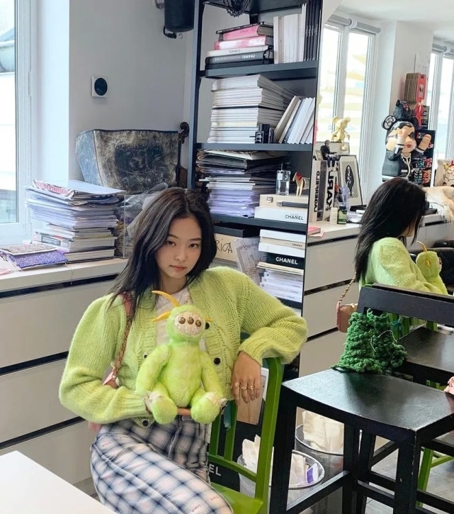 针织开衫过时？这三款简直不要太时髦