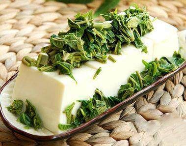 男子去农村摘“香椿”吃 ，导致浑身奇痒、化脓了