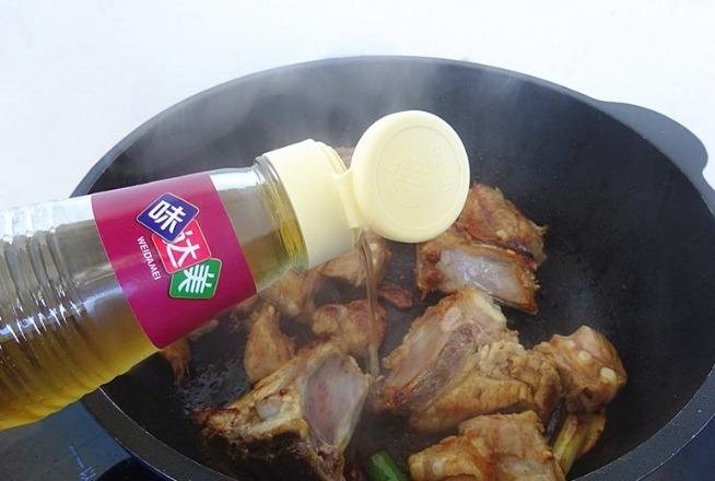 这个方法焖排骨,百吃不厌,不加一滴水,鲜香软烂又入味,特香