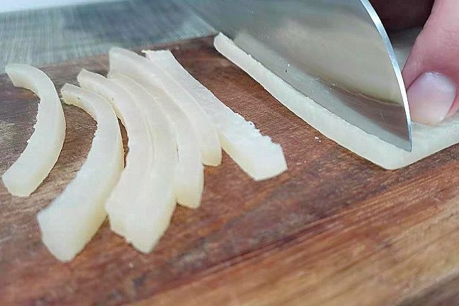 做猪皮冻时,直接煮就“废”了!多加这1步,皮冻更透亮,没腥味