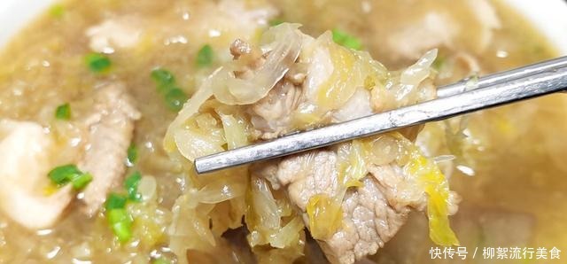 一到冬天,就爱吃这道东北“炖菜”,酸爽开胃,吃起来解馋又保暖