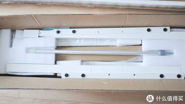 螺丝|家居改造：用电动升降桌打造我的居家办公小角落