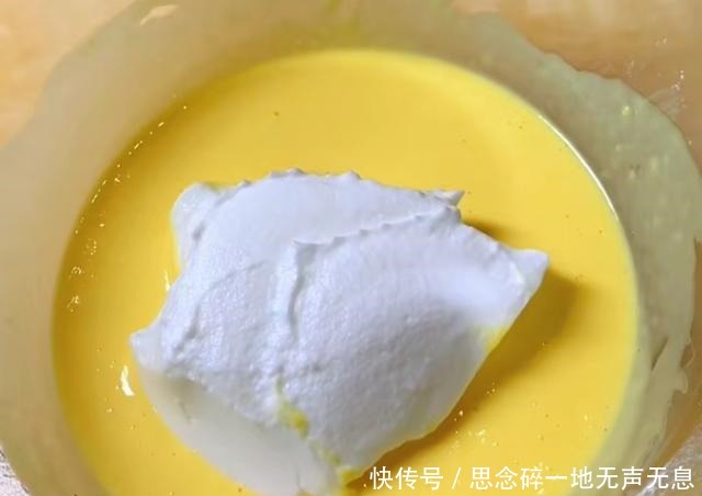 口感细腻的酸奶蛋糕,吃腻了平常的蛋糕,就试试这个吧!