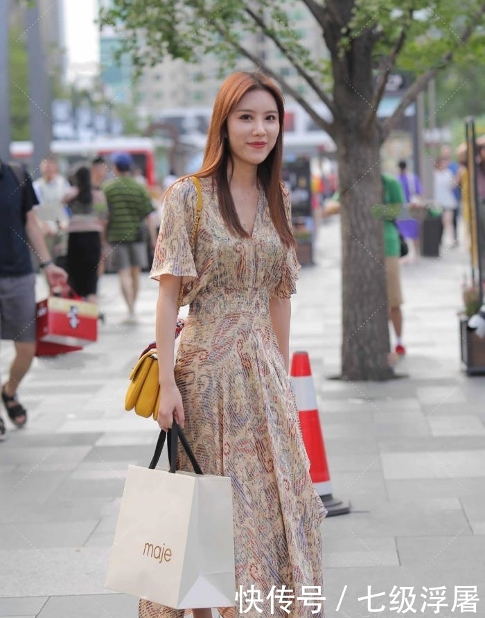 蝙蝠袖印花连衣裙,时尚又大气,身材包容度高