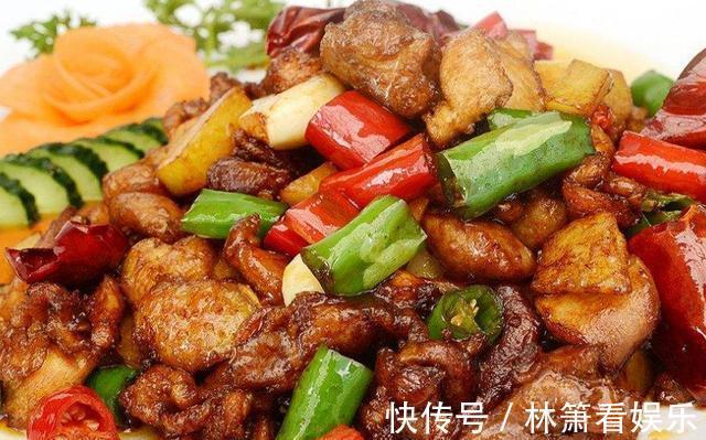 农家小炒美味，青椒鸡简单好吃，味道棒，自己最爱豆豉蒸排骨