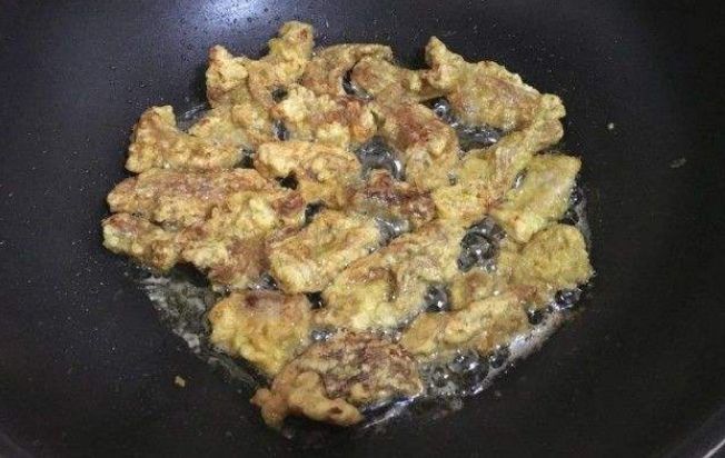 教你扣碗酥肉的做法,简单易学,好吃不腻,摆上桌特别抢手