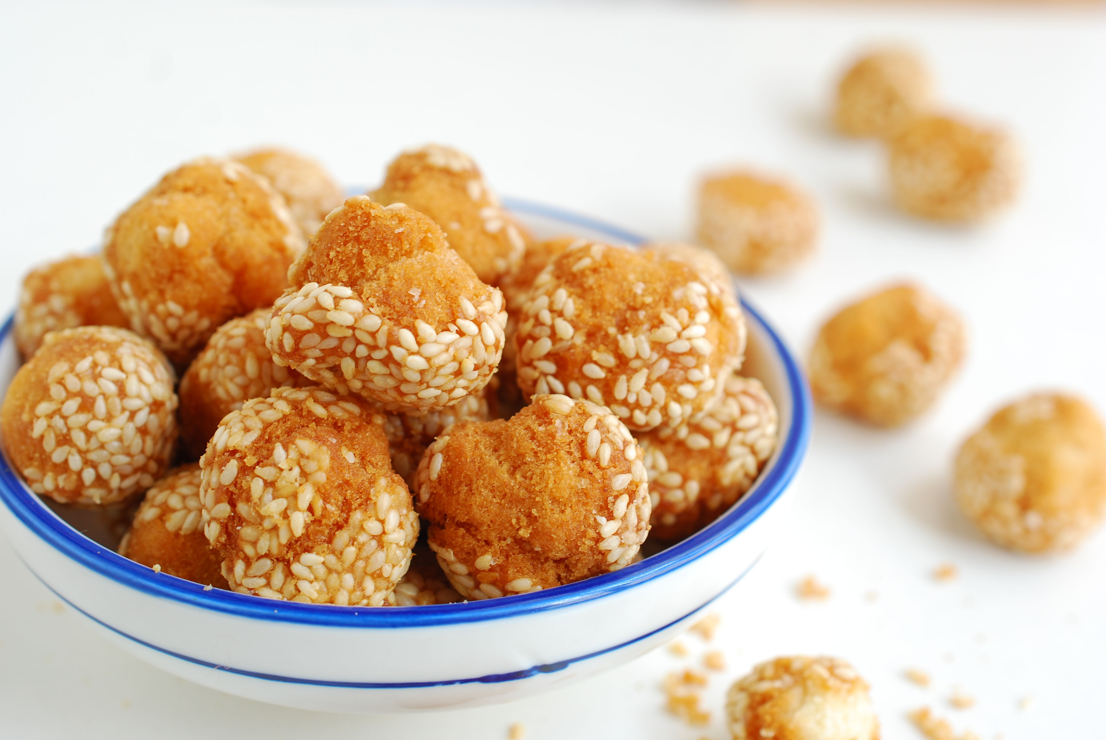  我和儿子都爱吃的小零食，一捏就碎太酥了，一大盘子没吃够