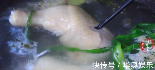 拌凉菜时，最忌直接加生抽，记住“211”，拌什么凉菜都香