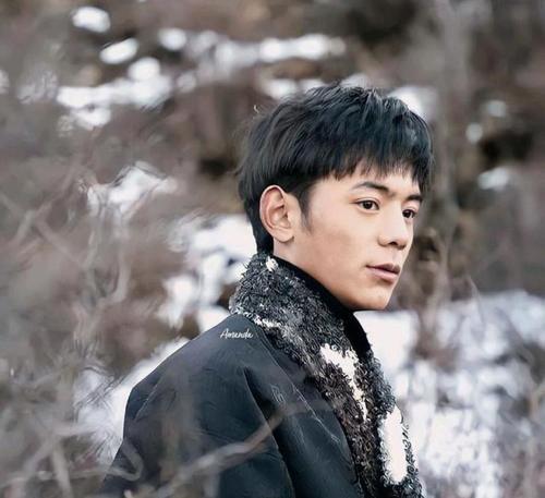 丁真与弟弟合照曝光!弟弟受邀出演《中餐厅5》,颜值引网友热议?