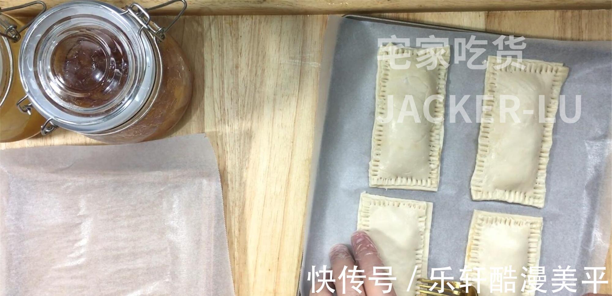 果酱|手抓饼果酱派,制作方法超级简单,吃起来脆脆甜甜哒,超级好吃。