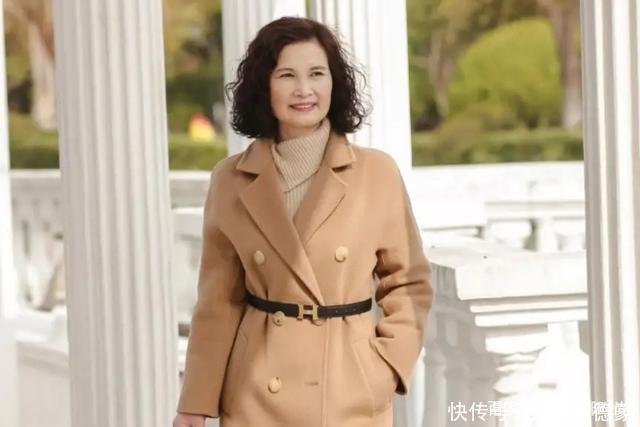 发质|五六十岁的女人，过年烫发建议选这三款发型，时髦减龄又好打理