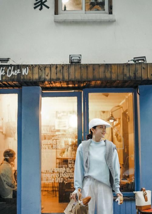 卫衣下面别配牛仔裤了！今年流行这样穿，你买了吗？